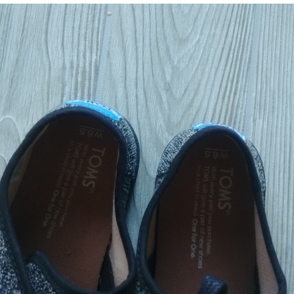 Toms - Picture 2 of 3